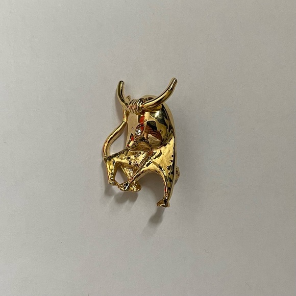 Gold Toned Bull Brooch - Picture 1 of 6